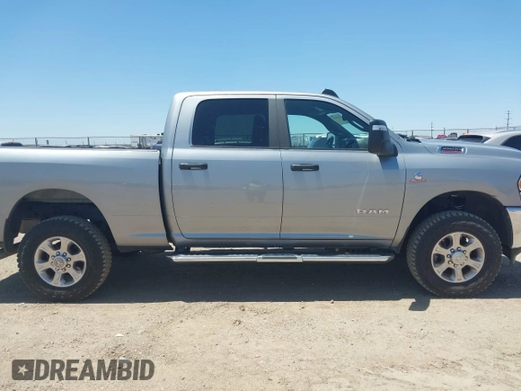 2023 Ram 2500 Big Horn z VIN 3C6UR5DL1PG654074, wystawiony jako IAAI lot #42255020 z przebiegiem 67 732 mil mil oraz . Historia ofert i sprzedaży dostępna na DreamBid. Obrazek 13.