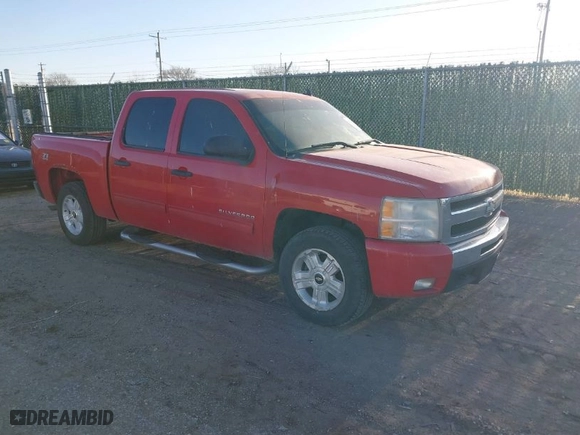 2010 Chevrolet Silverado 1500 LT with VIN 3GCRKSE31AG166945, listed as a IAAI auction lot 41743695 with 347,749 mi miles. Bid and sale history available at carsss.com. Image 1.