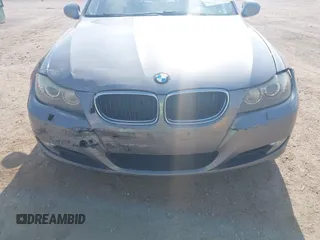 2011 BMW 3 Series 328i xDrive z VIN WBAPK5C52BF123454, wystawiony jako IAAI lot #42108474 z przebiegiem 111 165 mil mil oraz . Historia ofert i sprzedaży dostępna na DreamBid. Obrazek 6.