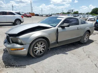 2008 Ford Mustang Deluxe with VIN 1ZVHT80N985139981, listed as a Copart auction lot 62411995 with 235,999 mi miles and Salvage title. Bid and sale history available at DreamBid. Image 1.