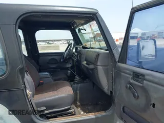 1999 Jeep Wrangler Sport z VIN 1J4FY19S0XP471848, wystawiony jako IAAI lot #42264563 z przebiegiem 280 121 mil mil oraz . Historia ofert i sprzedaży dostępna na DreamBid. Obrazek 5.