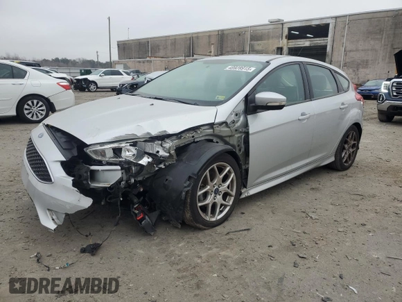 2015 Ford Focus SE with VIN 1FADP3K26FL346080, listed as a Copart auction lot 48928915 with 132,240 mi miles and Salvage Title. Bid and sale history available at carsss.com. Image 1.