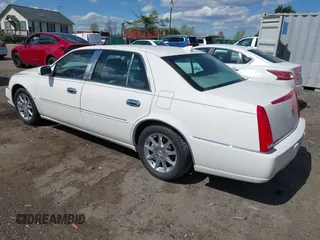 2010 Cadillac DTS 1SC z VIN 1G6KD5EY0AU114294, wystawiony jako IAAI lot #42046408 z przebiegiem 119 142 mil mil oraz . Historia ofert i sprzedaży dostępna na DreamBid. Obrazek 3.