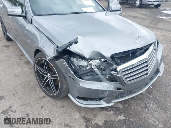 2012 Mercedes-Benz E 350 Luxury z VIN WDDHF8JB5CA601960, wystawiony jako IAAI lot #42274484 z przebiegiem 223 569 mil mil oraz . Historia ofert i sprzedaży dostępna na DreamBid. Obrazek 6.
