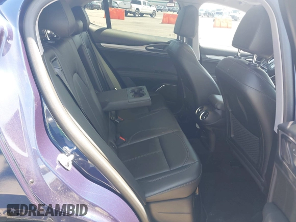 2019 Alfa Romeo Stelvio z VIN ZASPAKAN5K7C29955, wystawiony jako IAAI lot #42096049 z przebiegiem 85 935 mil mil oraz . Historia ofert i sprzedaży dostępna na DreamBid. Obrazek 8.