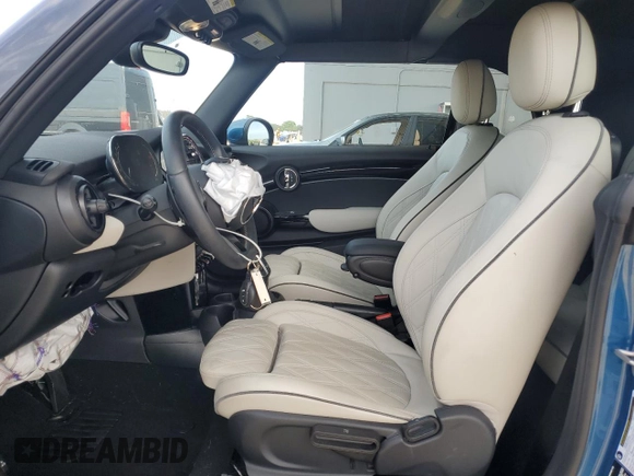 2024 MINI Convertible Cooper S z VIN WMW43DL04R3S24716, wystawiony jako Copart lot #63449955 z przebiegiem 11 863 mil mil oraz Nie do naprawy • Non repairable. Historia ofert i sprzedaży dostępna na DreamBid. Obrazek 7.
