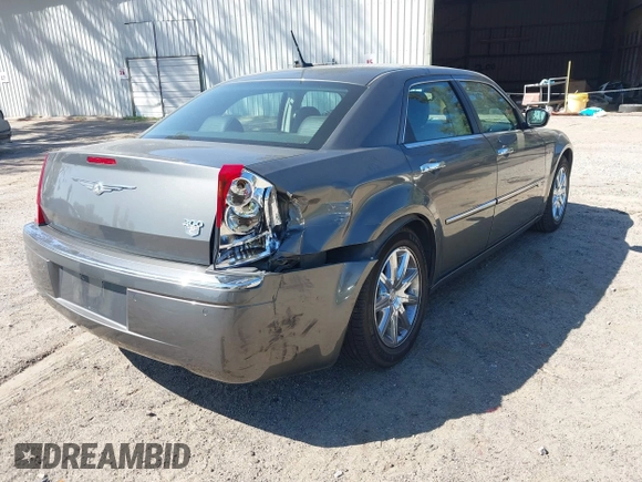 2008 Chrysler 300 C Hemi z VIN 2C3LA63H08H119760, wystawiony jako IAAI lot #41578898 z przebiegiem 240 531 mil mil oraz . Historia ofert i sprzedaży dostępna na DreamBid. Obrazek 4.