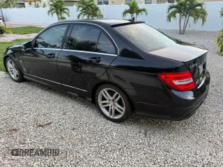 2012 Mercedes-Benz C 250 Sport z VIN WDDGF4HB2CA628429, wystawiony jako Copart lot #64523745 z przebiegiem 122 795 mil mil oraz Czysty tytuł • Clean title. Historia ofert i sprzedaży dostępna na DreamBid. Obrazek 3.