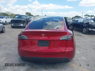 2024 Tesla Model Y с VIN 7SAYGDED7RF045410, выставлен на аукционе IAAI как лот 42000700 с пробегом 13 021 миль миль и . История ставок и продаж доступна на DreamBid. Изображение 17.
