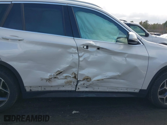 2019 BMW X1 xDrive28i with VIN WBXHT3C56K5L35842, listed as a IAAI auction lot 41981409 with 54,325 mi miles. Bid and sale history available at carsss.com. Image 6.