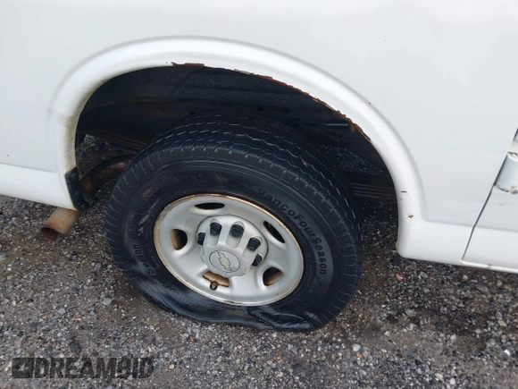 2008 Chevrolet Express Cargo Van with VIN 1GCGG25C681175724, listed as a IAAI auction lot 41696996 with 201,312 mi miles. Bid and sale history available at carsss.com. Image 13.