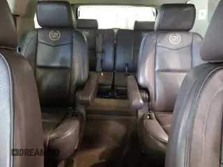 2011 Cadillac Escalade Platinum Edition z VIN 1GYS4DEF6BR193040, wystawiony jako Copart lot #56910155 z przebiegiem 132 754 mil mil oraz Szkoda całkowita • Salvage title. Historia ofert i sprzedaży dostępna na DreamBid. Obrazek 10.