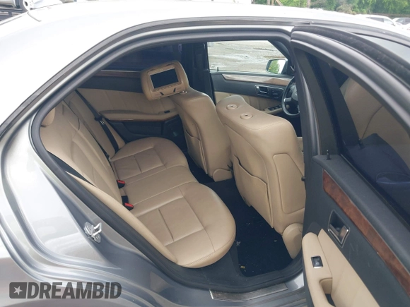 2012 Mercedes-Benz E 350 Luxury z VIN WDDHF8JB5CA601960, wystawiony jako IAAI lot #42274484 z przebiegiem 223 569 mil mil oraz . Historia ofert i sprzedaży dostępna na DreamBid. Obrazek 8.