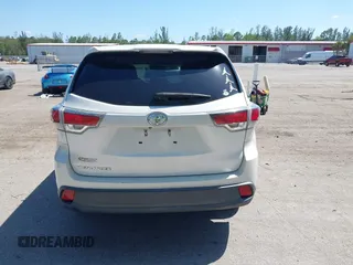 2016 Toyota Highlander LE Plus z VIN 5TDZKRFH4GS127117, wystawiony jako IAAI lot #42054767 z przebiegiem 167 253 mil mil oraz . Historia ofert i sprzedaży dostępna na DreamBid. Obrazek 16.