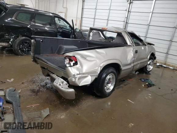 1998 GMC Sonoma with VIN 1GTCS1441WK514799, listed as a Copart auction lot 76275224 with Not Provided miles and Non Repairable. Bid and sale history available at carsss.com. Image 3.