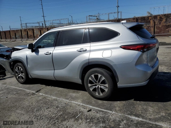 2021 Toyota Highlander XLE with VIN 5TDGZRAH0MS528394, listed as a Copart auction lot 49130275 with 67,167 mi miles and Salvage Title. Bid and sale history available at carsss.com. Image 2.