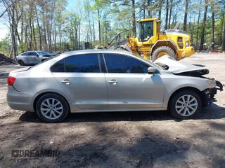 2013 Volkswagen Jetta SE with VIN 3VWDX7AJ9DM253430, listed as a IAAI auction lot 41997354 with 97,493 mi miles and . Bid and sale history available at DreamBid. Image 13.