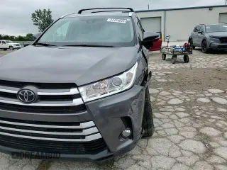 2018 Toyota Highlander SE z VIN 5TDJZRFH8JS523194, wystawiony jako Copart lot #57434645 z przebiegiem 57 965 mil mil oraz Szkoda całkowita • Salvage title. Historia ofert i sprzedaży dostępna na DreamBid. Obrazek 13.