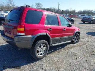 2004 Ford Escape XLT with VIN 1FMCU931X4KB19738, listed as a IAAI auction lot 41925561 with 220,674 mi miles. Bid and sale history available at carsss.com. Image 4.