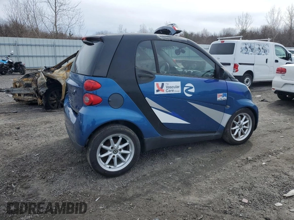2008 Smart fortwo Pure z VIN WMEEJ31X38K136723, wystawiony jako Copart lot #49301765 z przebiegiem 63 431 mil mil oraz Czysty tytuł • Clean title. Historia ofert i sprzedaży dostępna na DreamBid. Obrazek 3.