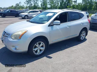 2011 Nissan Rogue S z VIN JN8AS5MV9BW303848, wystawiony jako IAAI lot #42276138 z przebiegiem 231 426 mil mil oraz . Historia ofert i sprzedaży dostępna na DreamBid. Obrazek 2.