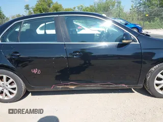 2010 Volkswagen Jetta Limited Edition z VIN 3VWRX7AJ5AM024194, wystawiony jako IAAI lot #42699309 z przebiegiem 179 644 mil mil oraz . Historia ofert i sprzedaży dostępna na DreamBid. Obrazek 13.