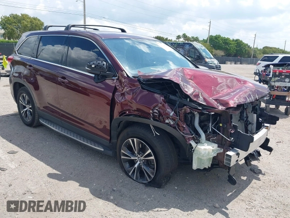 2019 Toyota Highlander LE z VIN 5TDZARFH5KS054593, wystawiony jako IAAI lot #41891885 z przebiegiem 131 351 mil mil oraz . Historia ofert i sprzedaży dostępna na DreamBid. Obrazek 1.