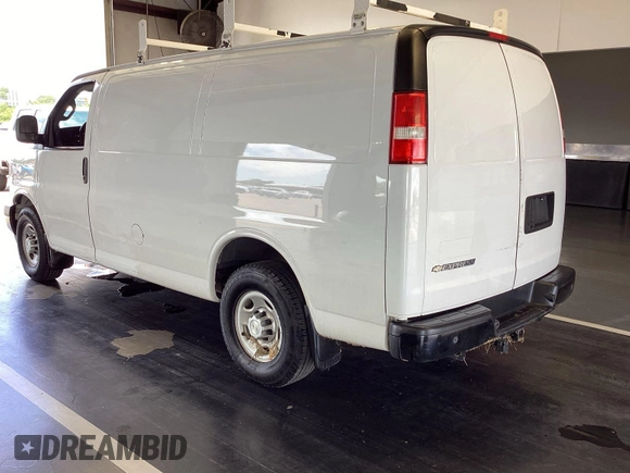 2017 Chevrolet Express Cargo z VIN 1GCWGAFF4H1300511, wystawiony jako IAAI lot #42802223 z przebiegiem 132 303 mil mil oraz . Historia ofert i sprzedaży dostępna na DreamBid. Obrazek 4.