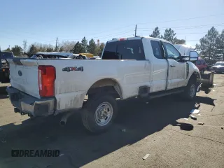 2023 Ford F-350 z VIN 1FT8X3BA4PEC82078, wystawiony jako Copart lot #46542345 z przebiegiem Nie podano mil oraz Szkoda całkowita • Salvage title. Historia ofert i sprzedaży dostępna na DreamBid. Obrazek 3.