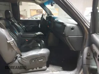 2002 Chevrolet Silverado 1500 LT with VIN 2GCEC19T021256016, listed as a IAAI auction lot 41947461 with 221,880 mi miles. Bid and sale history available at carsss.com. Image 5.