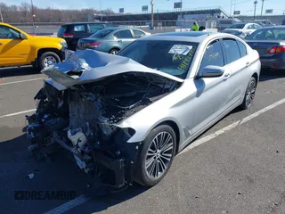 2019 BMW 5 Series 530i xDrive z VIN WBAJA7C59KG909704, wystawiony jako IAAI lot #41740440 z przebiegiem Nie podano mil oraz . Historia ofert i sprzedaży dostępna na DreamBid. Obrazek 17.