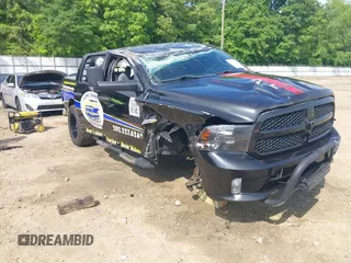 2017 Ram 1500 Express z VIN 1C6RR6KT3HS684279, wystawiony jako IAAI lot #42102537 z przebiegiem 160 954 mil mil oraz . Historia ofert i sprzedaży dostępna na DreamBid. Obrazek 1.
