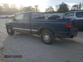 2002 GMC Sonoma SLS with VIN 1GTDT19W128196573, listed as a Copart auction lot 76562324 with 377,391 mi miles and Salvage Title. Bid and sale history available at carsss.com. Image 2.