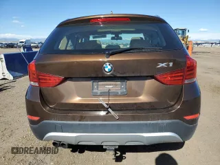 2015 BMW X1 xDrive28i z VIN WBAVL1C5XFVY35610, wystawiony jako Copart lot #54063125 z przebiegiem 115 279 mil mil oraz Szkoda całkowita • Salvage title. Historia ofert i sprzedaży dostępna na DreamBid. Obrazek 6.
