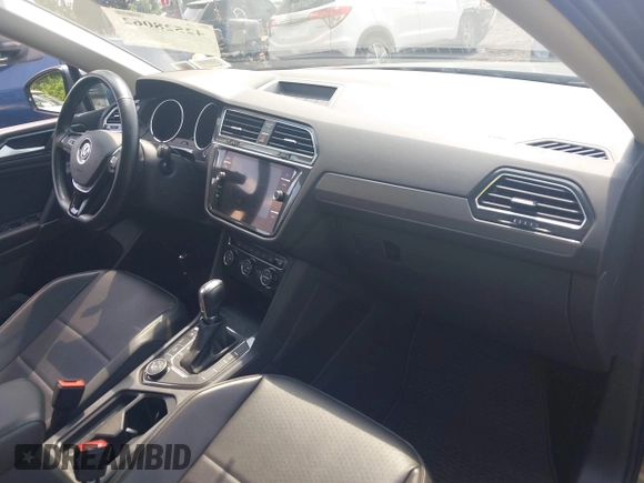 2018 Volkswagen Tiguan SEL with VIN 3VV2B7AX8JM068960, listed as a IAAI auction lot 42528062 with 84,644 mi miles and . Bid and sale history available at DreamBid. Image 5.