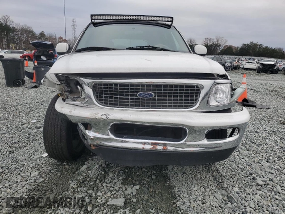 1997 Ford Expedition XLT with VIN 1FMEU17L5VLB80125, listed as a Copart auction lot 83892824 with 257,738 mi miles and Salvage title. Bid and sale history available at DreamBid. Image 5.