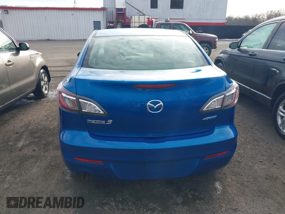 2012 Mazda Mazda3 i Touring with VIN JM1BL1V85C1537224, listed as a IAAI auction lot 41588360 with 186,814 mi miles. Bid and sale history available at carsss.com. Image 16.