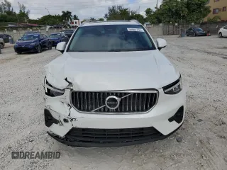2024 Volvo XC40 Plus Bright Theme z VIN YV4L12UE7R2283166, wystawiony jako Copart lot #54067355 z przebiegiem 2 749 mil mil oraz Szkoda całkowita • Salvage title. Historia ofert i sprzedaży dostępna na DreamBid. Obrazek 5.