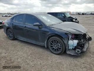 2025 Toyota Camry LE with VIN 4T1DAACK7SU556301, listed as a Copart auction lot 47483165 with 2,696 mi miles and Salvage Title. Bid and sale history available at carsss.com. Image 4.