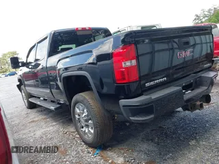 2019 GMC Sierra 2500HD Denali с VIN 1GT12SEY2KF234777, выставлен на аукционе IAAI как лот 42198892 с пробегом 31 836 миль миль и . История ставок и продаж доступна на DreamBid. Изображение 3.