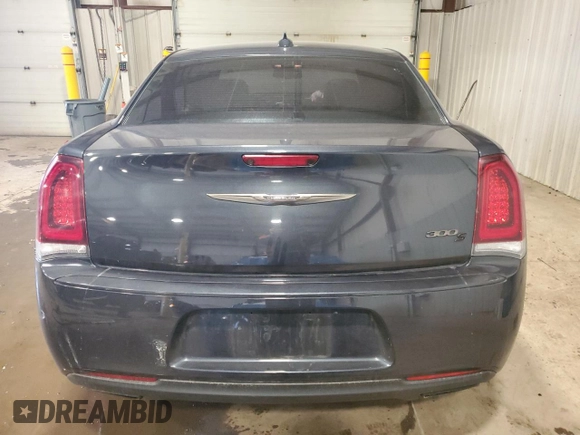 2019 Chrysler 300 S z VIN 2C3CCABG4KH640476, wystawiony jako Copart lot #44200365 z przebiegiem 80 077 mil mil oraz Szkody całkowita. Historia ofert i sprzedaży dostępna na DreamBid. Obrazek 6.