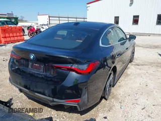 2024 BMW i4 xDrive40 z VIN WBY83FB05RFS37070, wystawiony jako IAAI lot #41975207 z przebiegiem 8 304 mil mil oraz . Historia ofert i sprzedaży dostępna na DreamBid. Obrazek 4.