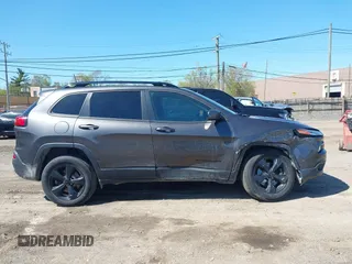 2017 Jeep Cherokee Limited with VIN 1C4PJMDS2HW620551, listed as a IAAI auction lot 42227629 with 83,643 mi miles and . Bid and sale history available at DreamBid. Image 13.