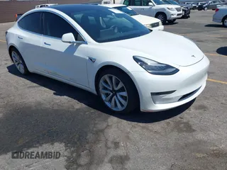 2020 Tesla Model 3 Standard Range Plus z VIN 5YJ3E1EAXLF806360, wystawiony jako IAAI lot #42386624 z przebiegiem 69 916 mil mil oraz . Historia ofert i sprzedaży dostępna na DreamBid. Obrazek 1.
