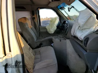 2000 Ford Econoline Cargo Recreational z VIN 1FDRE14L0YHC03661, wystawiony jako Copart lot #89268275 z przebiegiem 277 787 mil mil oraz Czysty tytuł • Clean title. Historia ofert i sprzedaży dostępna na DreamBid. Obrazek 7.