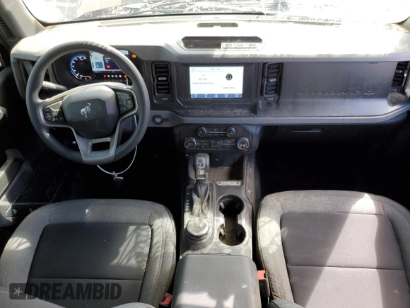 2021 Ford Bronco z VIN 1FMEE5BP9MLA70790, wystawiony jako Copart lot #61759644 z przebiegiem 2 741 mil mil oraz Szkoda całkowita • Salvage title. Historia ofert i sprzedaży dostępna na DreamBid. Obrazek 8.