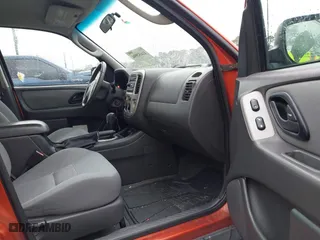 2007 Ford Escape XLT with VIN 1FMYU93177KA38867, listed as a IAAI auction lot 41652994 with 136,730 mi miles. Bid and sale history available at carsss.com. Image 5.