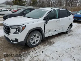 2024 GMC Terrain SLE z VIN 3GKALTEG3RL169100, wystawiony jako Copart lot #44149225 z przebiegiem 12 641 mil mil oraz Nie do naprawy. Historia ofert i sprzedaży dostępna na DreamBid. Obrazek 1.
