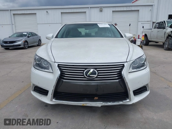 2015 Lexus LS with VIN JTHBL5EF3F5136885, listed as a IAAI auction lot 41611555 with 20,190 mi miles. Bid and sale history available at carsss.com. Image 12.