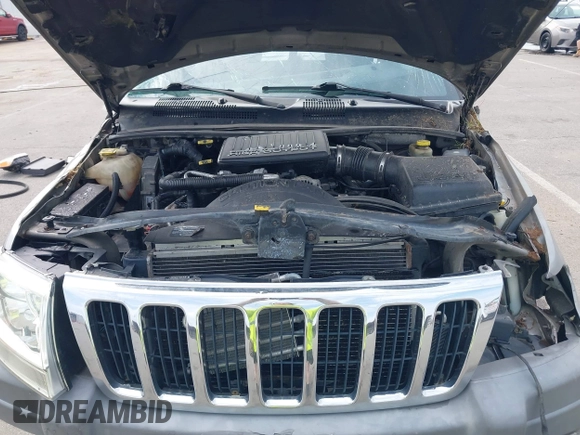 2000 Jeep Grand Cherokee Laredo with VIN 1J4GW48N5YC322707, listed as a IAAI auction lot 42080677 with Not provided miles and . Bid and sale history available at DreamBid. Image 10.